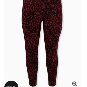 NWT Torrid Heart Swirl Leggings